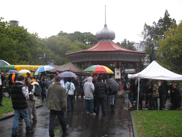 Auckland J Day 2009 was very wet but plenty of people turned up anyway